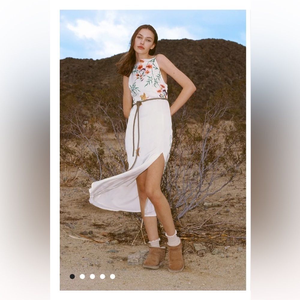 Urban outfitters Phoenix Embroidered
Midi Dress